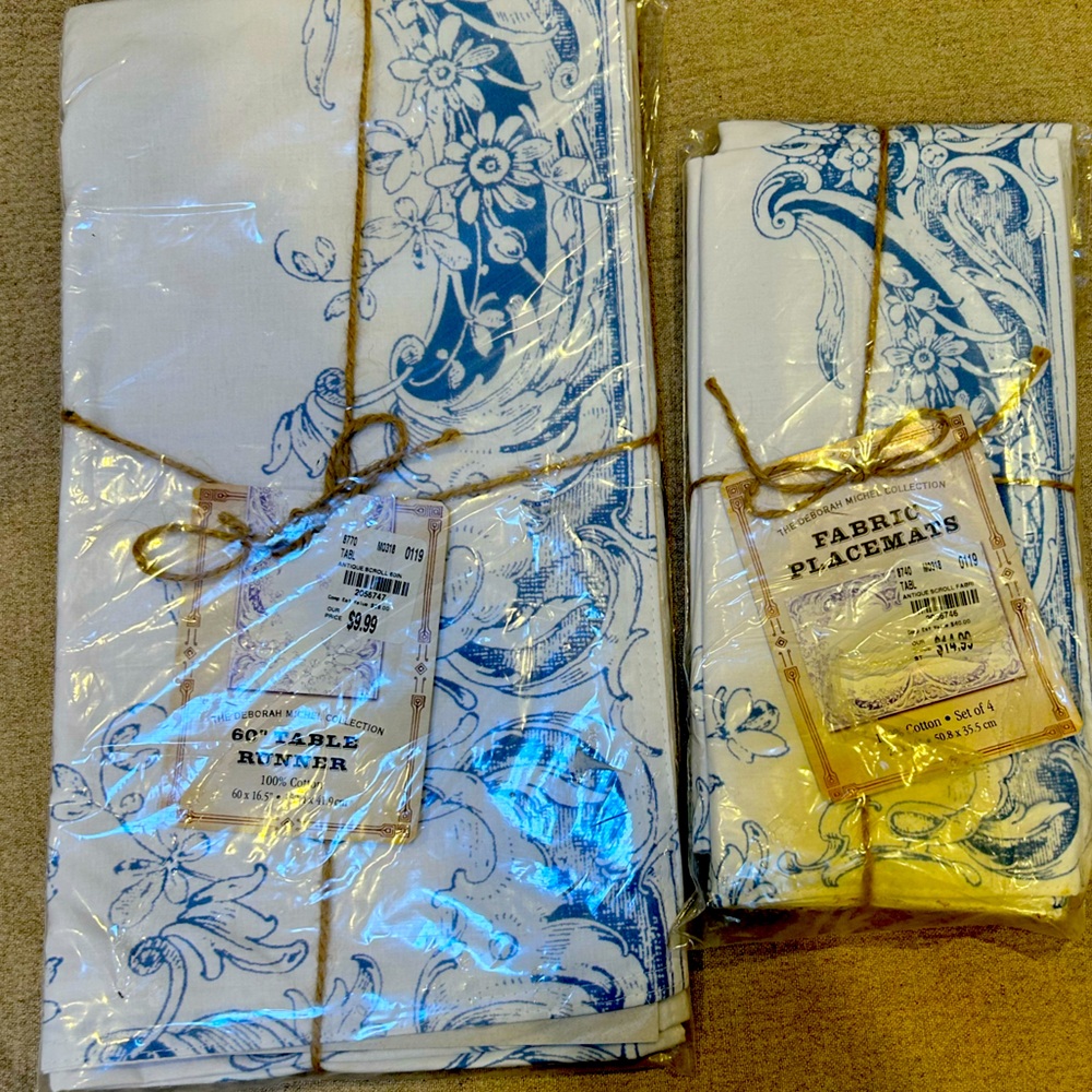 Table runner and cloth placemats, NWT